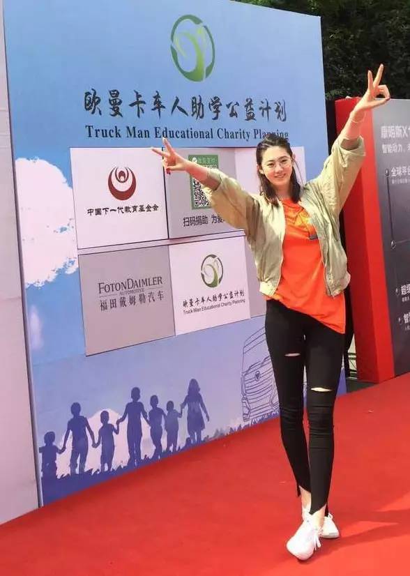 中国女排国手薛明跳水世界冠军周吕鑫加入欧曼卡车人助学公益计划