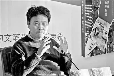 余华,1960年4月3日生于浙江杭州,当代作家.