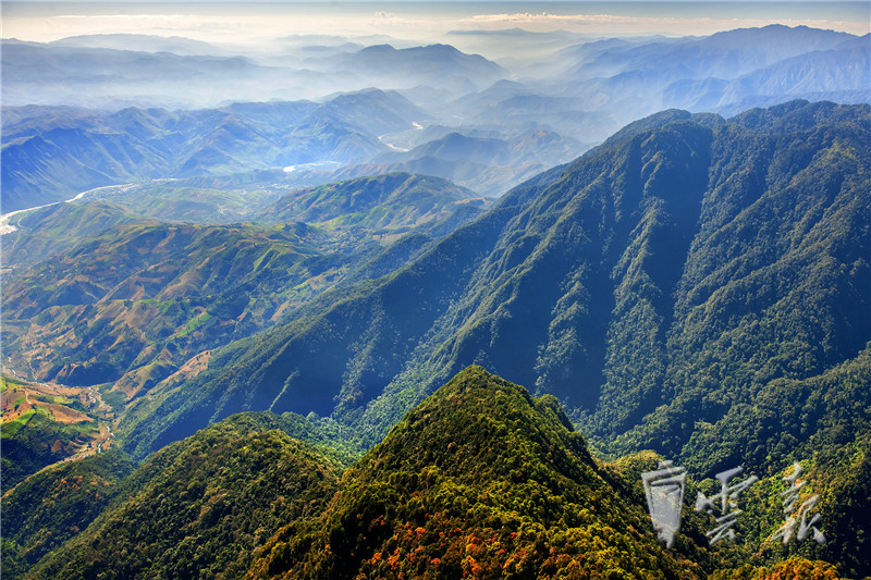 俯瞰高黎贡山 宛如一曲层峦叠嶂的乐章!