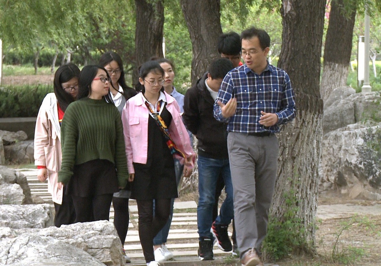 2014年,李晓迪入选山东师大优秀青年骨干教师国际合作培养(学科带头人