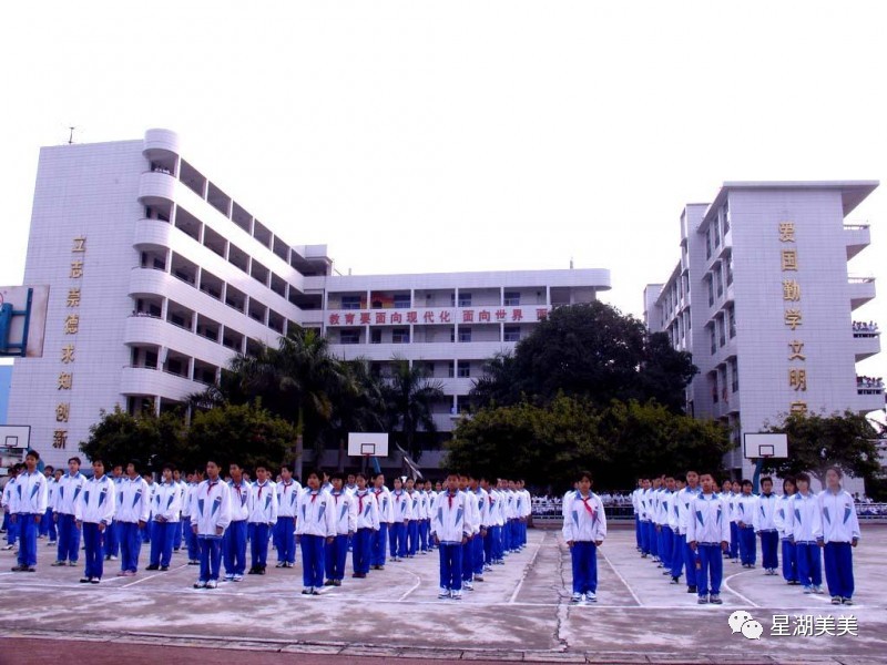 肇庆市第五中学五中校服可谓绿色的海洋!