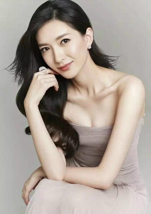 中国美男明星 80后名字张静初,1980年诞生于福建,中海内地女演员