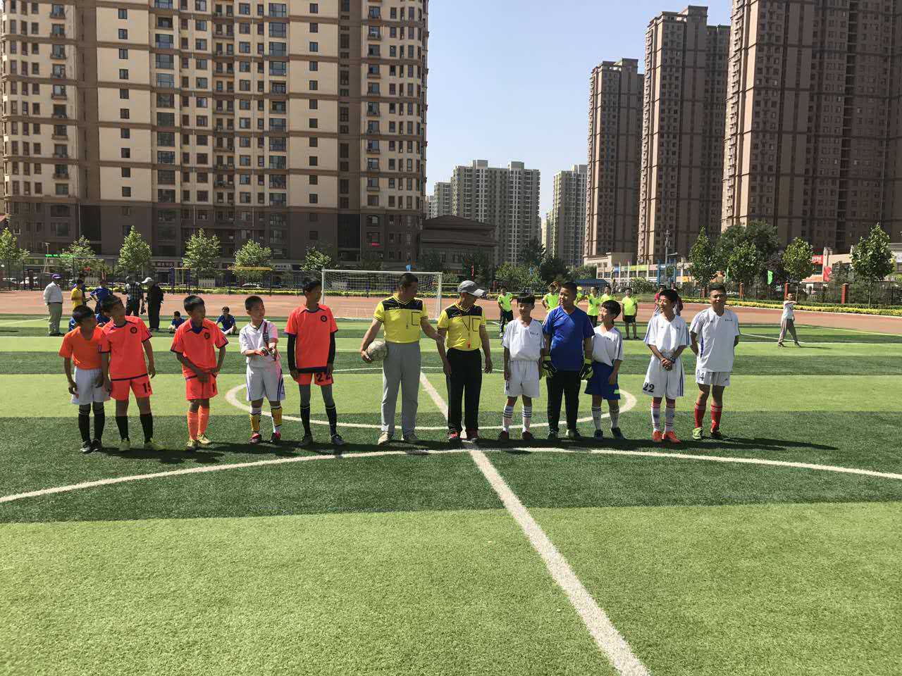 藁城区八中参加校园足球节联谊活动