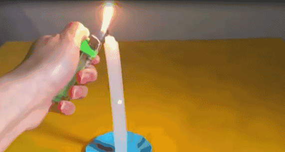 吹灭蜡烛后,立即(记得速度要快)打火机靠近白烟上打火,发现没?