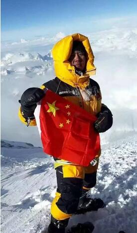 中国山友成为今春第一位从南坡成功登顶珠峰的