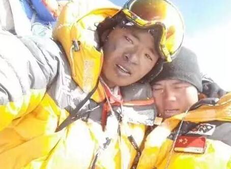 中国山友成为今春第一位从南坡成功登顶珠峰的