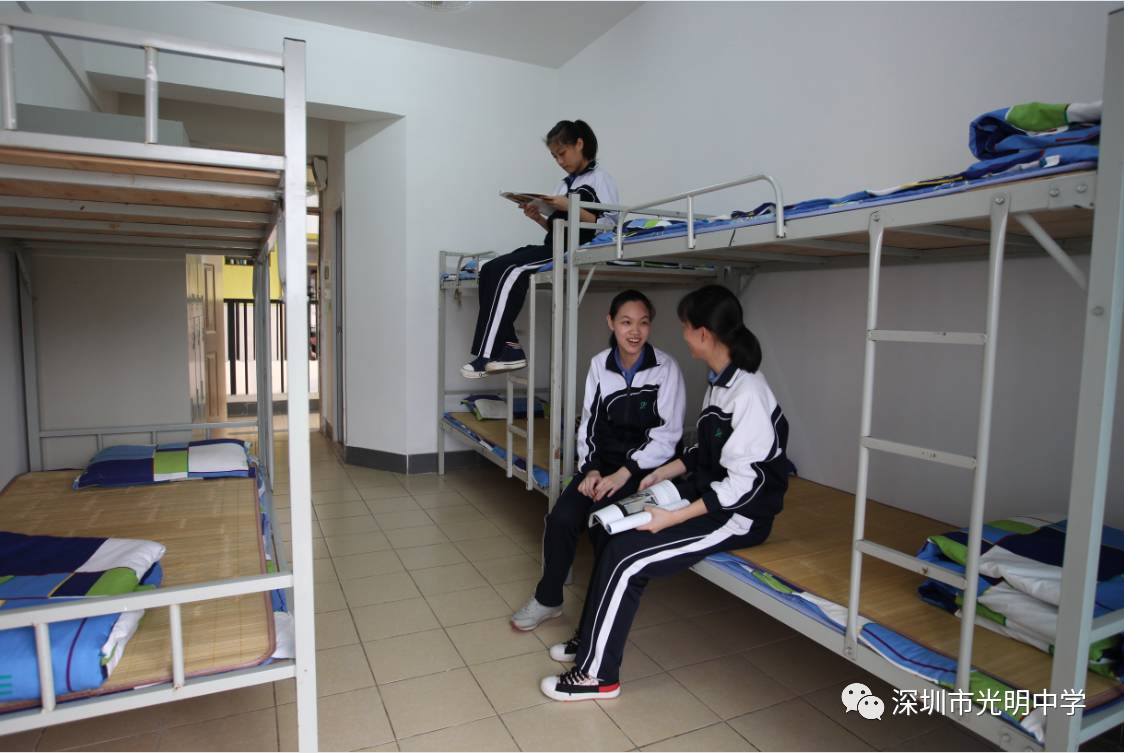 当年新落成的女生宿舍楼,为现今的光中学子提供了舒适的就寝环境