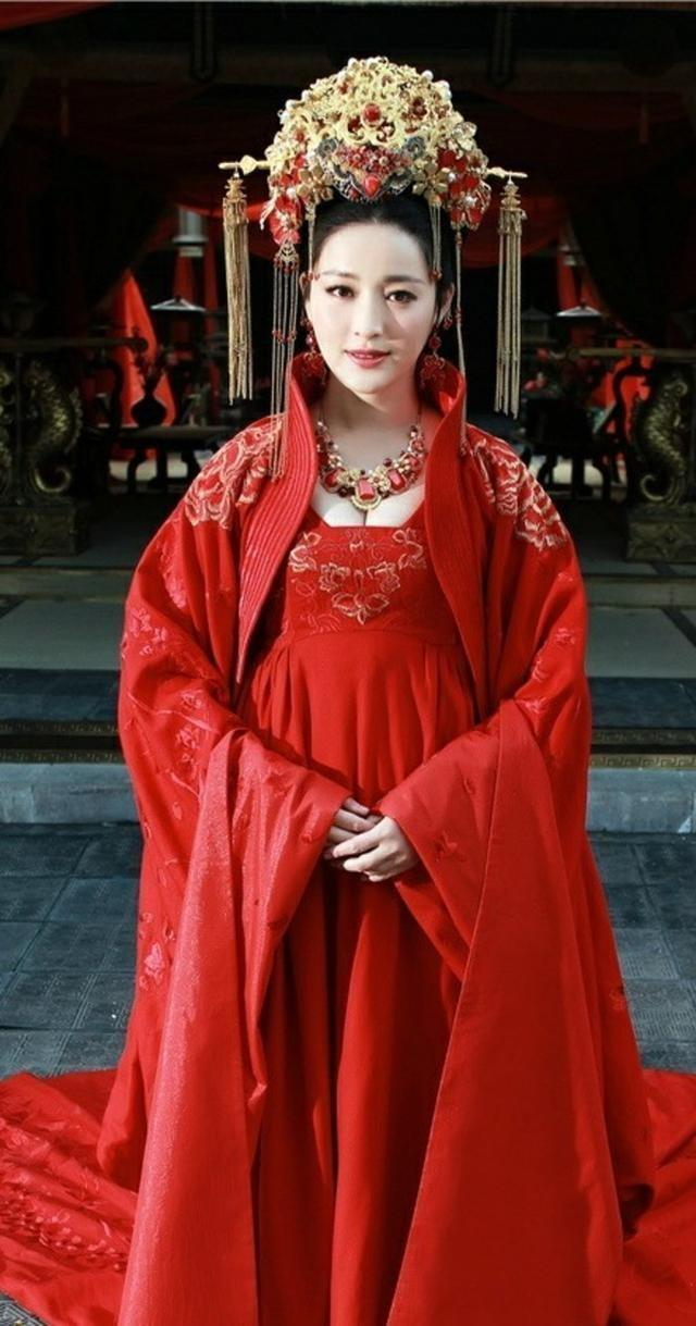 凤冠霞帔古装新娘,最经典最让人心动的还是她!