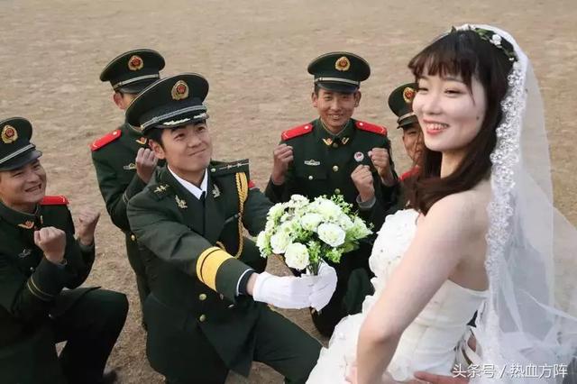 女兵婚纱照_中国女兵