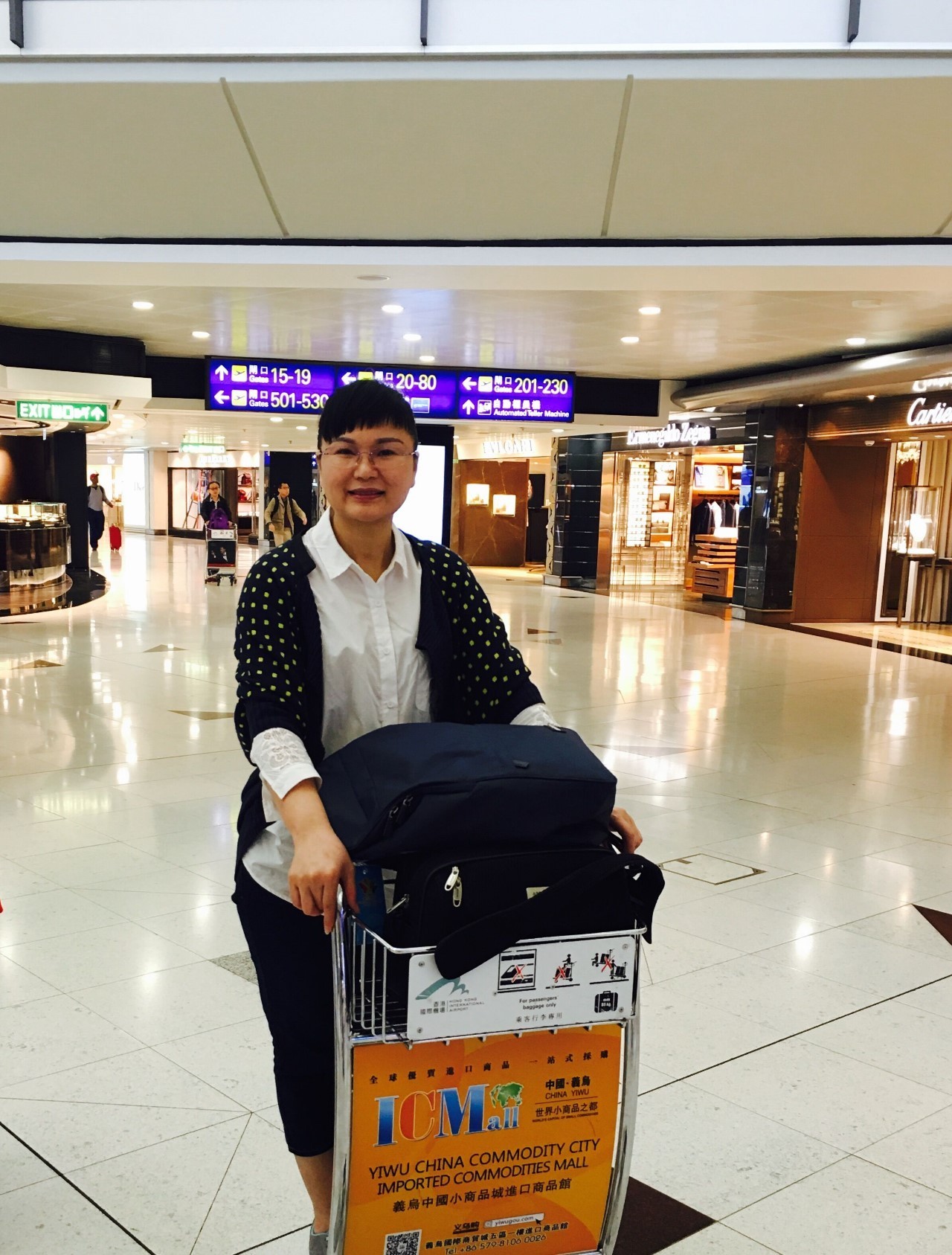 华宫受邀旅游的领导人从香港飞温哥华!