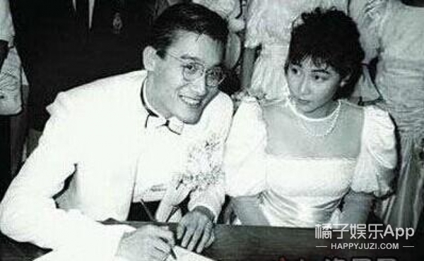 梁家辉结婚纪念日女儿晒旧照，夫妻俩30年来一直好甜蜜