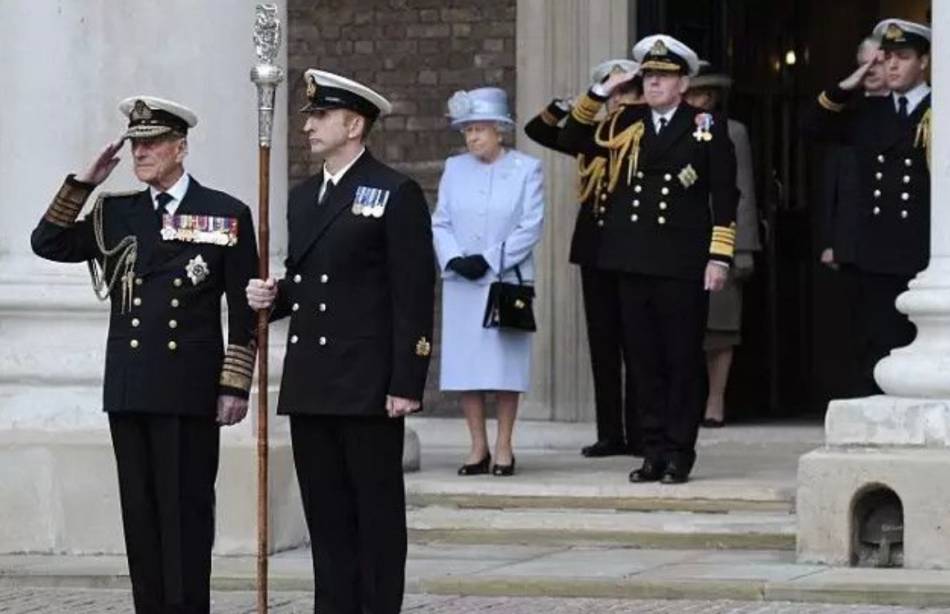 【解读】现代军礼起源于英国海军?最早是为了挡眼睛！