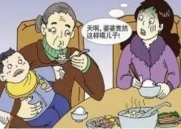 【提醒】喂食莫要嘴对嘴,谨防传病给孩子!