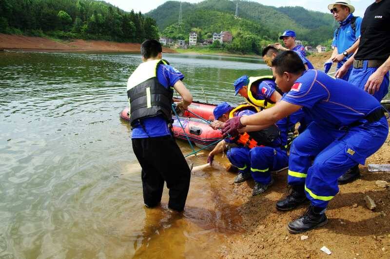 4名孩子在梅陇水库玩水,一名17岁少年不幸溺水身亡