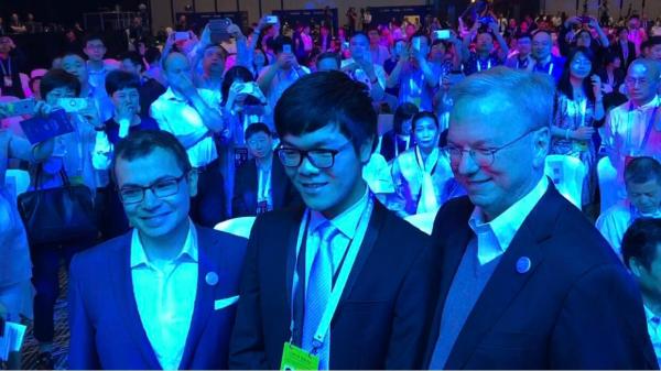 柯洁与AlphaGo首局开战，中国五大世界冠军合力“打狗”