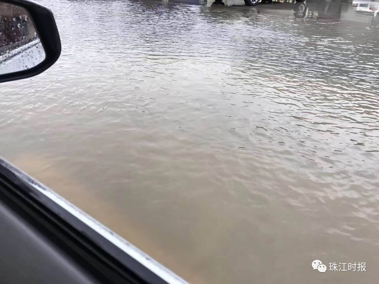 马路成河大半个朋友圈都在下雨明天还继续吗答案在这