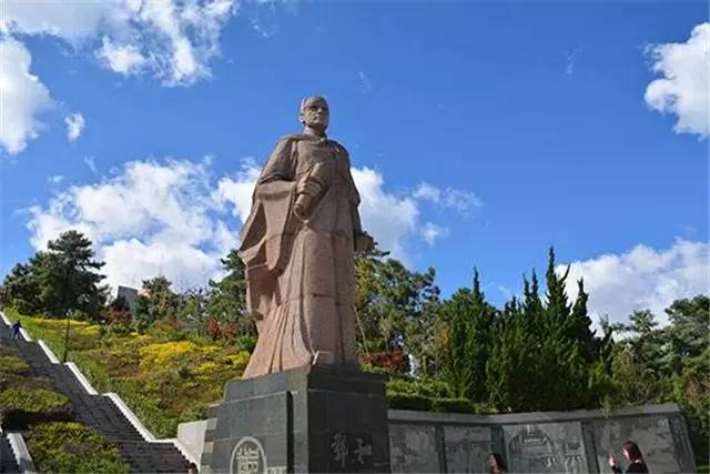 叫郑和公园有一个国家重点风景名胜区在晋宁叫石寨山古墓群有一处新
