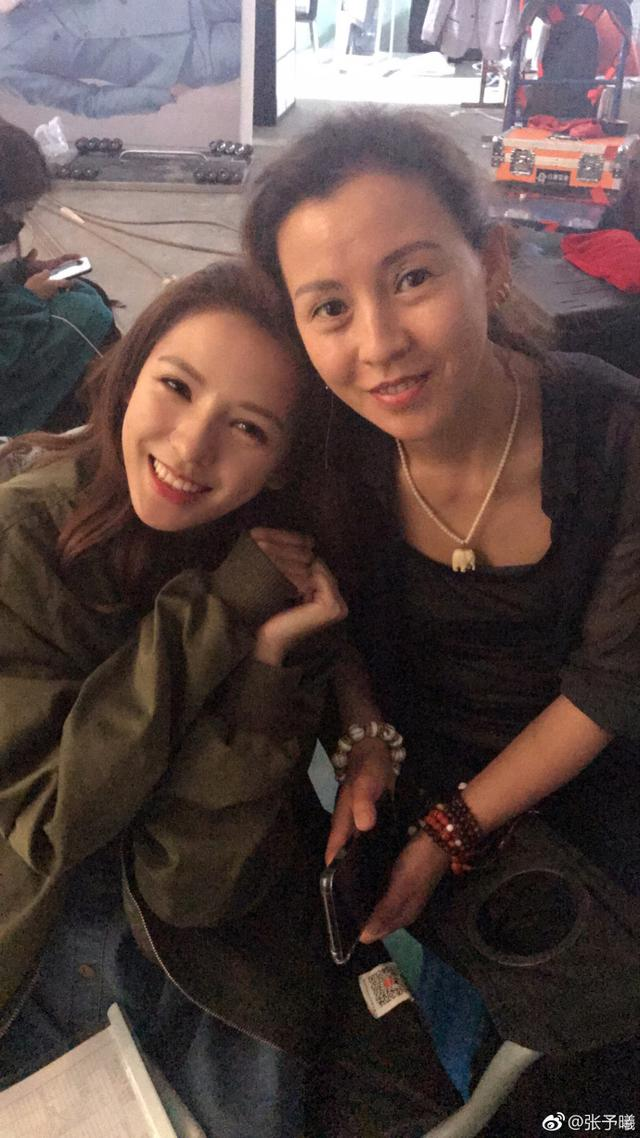 王思聪前女友张予曦曝妈妈照片,母女都是大美女