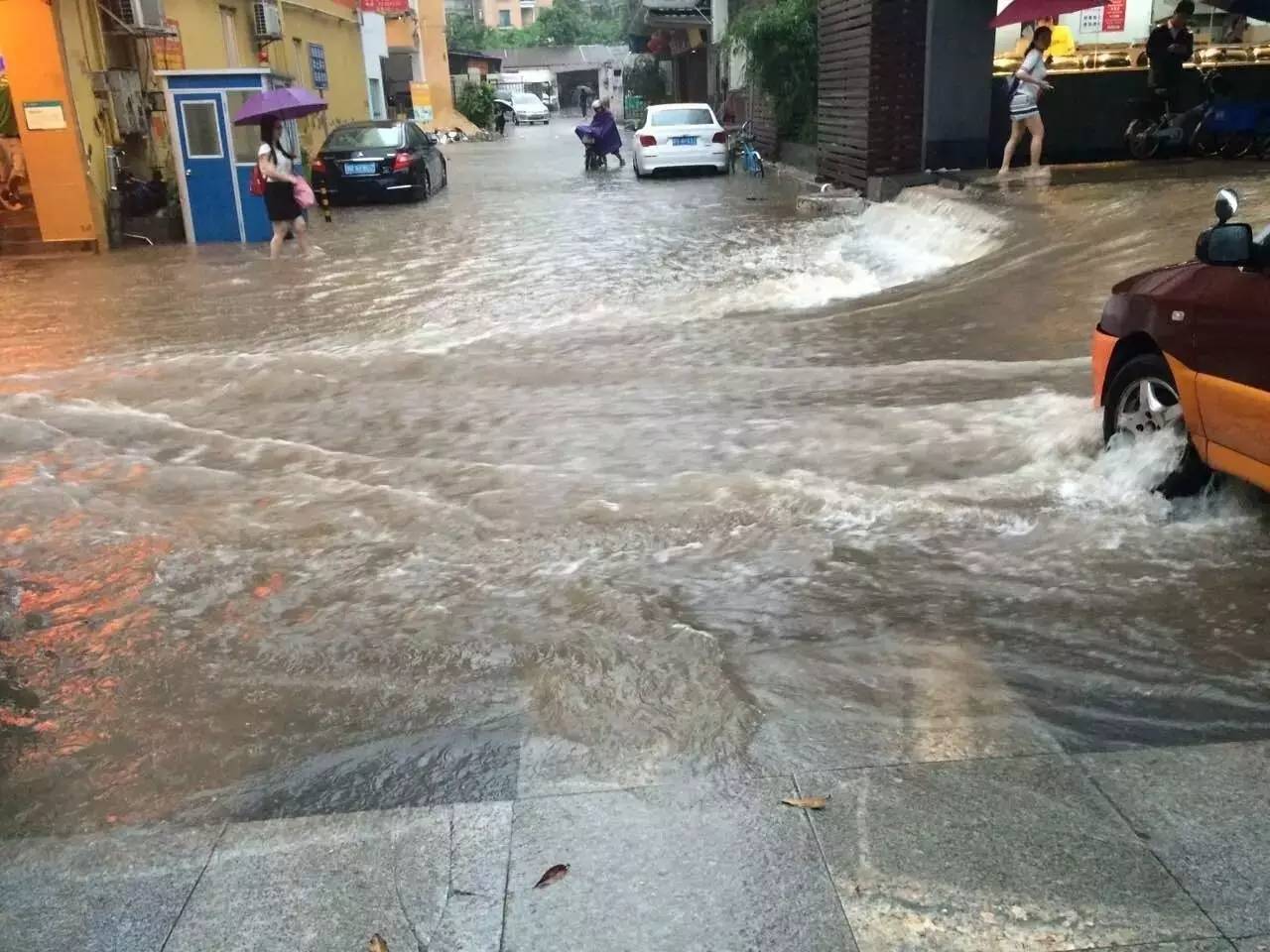 东莞今早这场暴雨太凶猛了!发些震撼图片你们感受一下