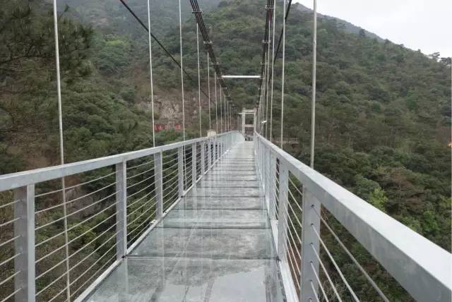 相约2017年5月28日挑战全广东最剌激高空玻璃桥，游览牛鱼嘴生态风景区，船游小北江享船餐