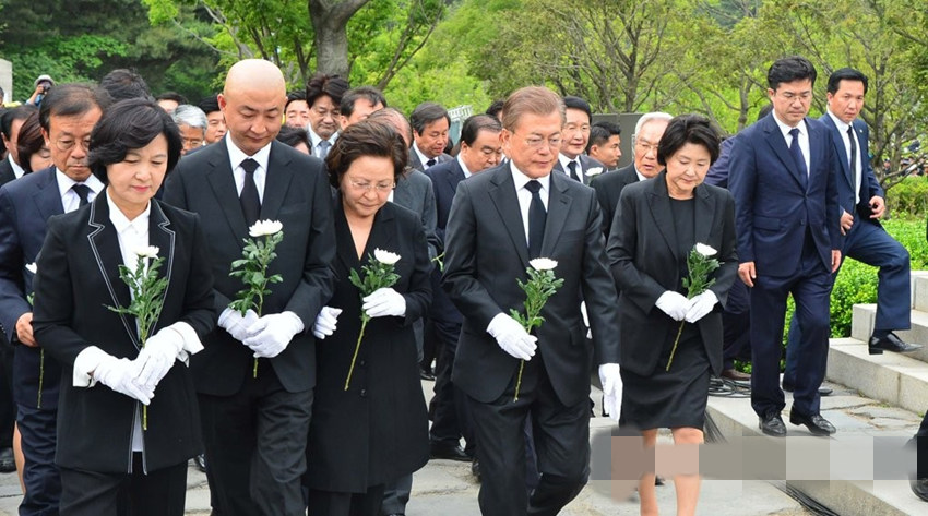 韩国总统文在寅出席卢武铉逝世8周年追悼仪式【组图】