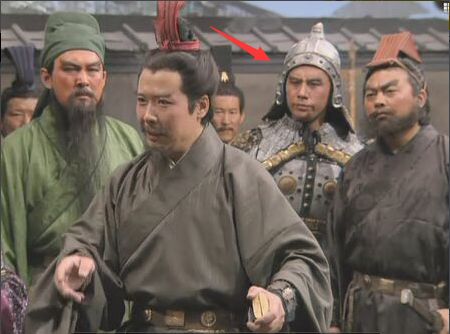 三国争雄,刘备一路怎么打怪升级捡装备的