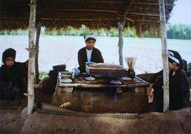 老照片100年前的越南女人喜欢赤脚