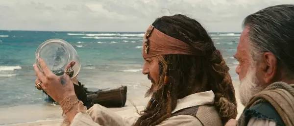 《加勒比海盗5:死无对证》等了6年,杰克船长的黑珍珠号明天起航靠岸啦
