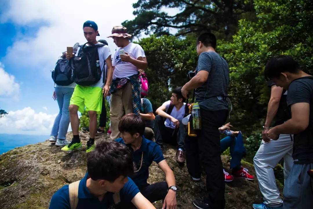 端午节约登海南最高峰，一览众山小，挑战五指山之颠！