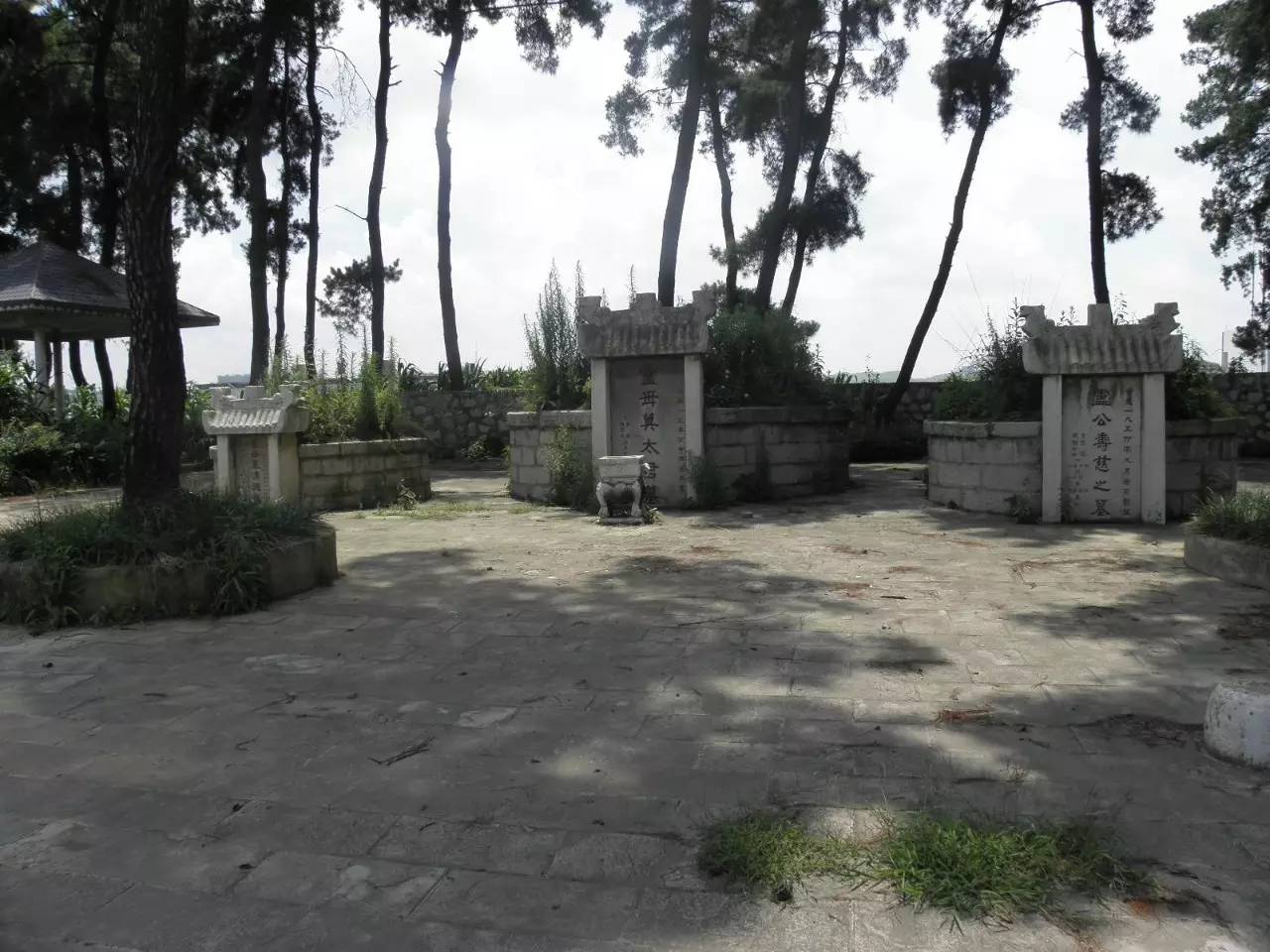 卢氏陵园(卢焘烈士墓)位于贵阳市乌当区(现观山湖区)野鸭乡新寨