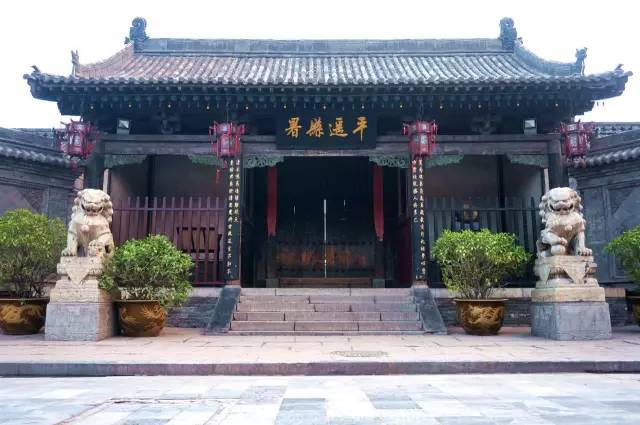 大庆网 时事新闻 国内  衙门又称牙门,古代有天子出门建大牙之说,即竖