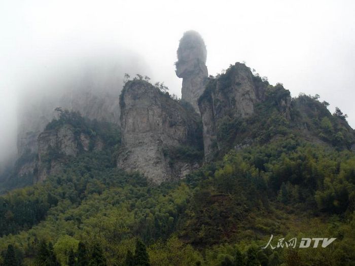 清澈,秀美的付家河从王莽山款款东流,穿透黄龙山和安寨山破涧而出.