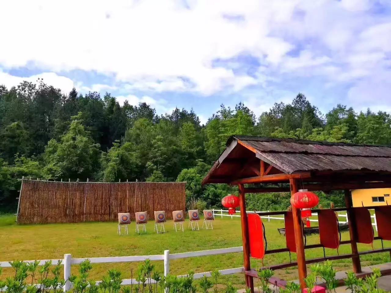 旅游 正文  禾田居山谷拥有集装箱酒店,帐篷营地,溶洞餐厅,洞穴影院