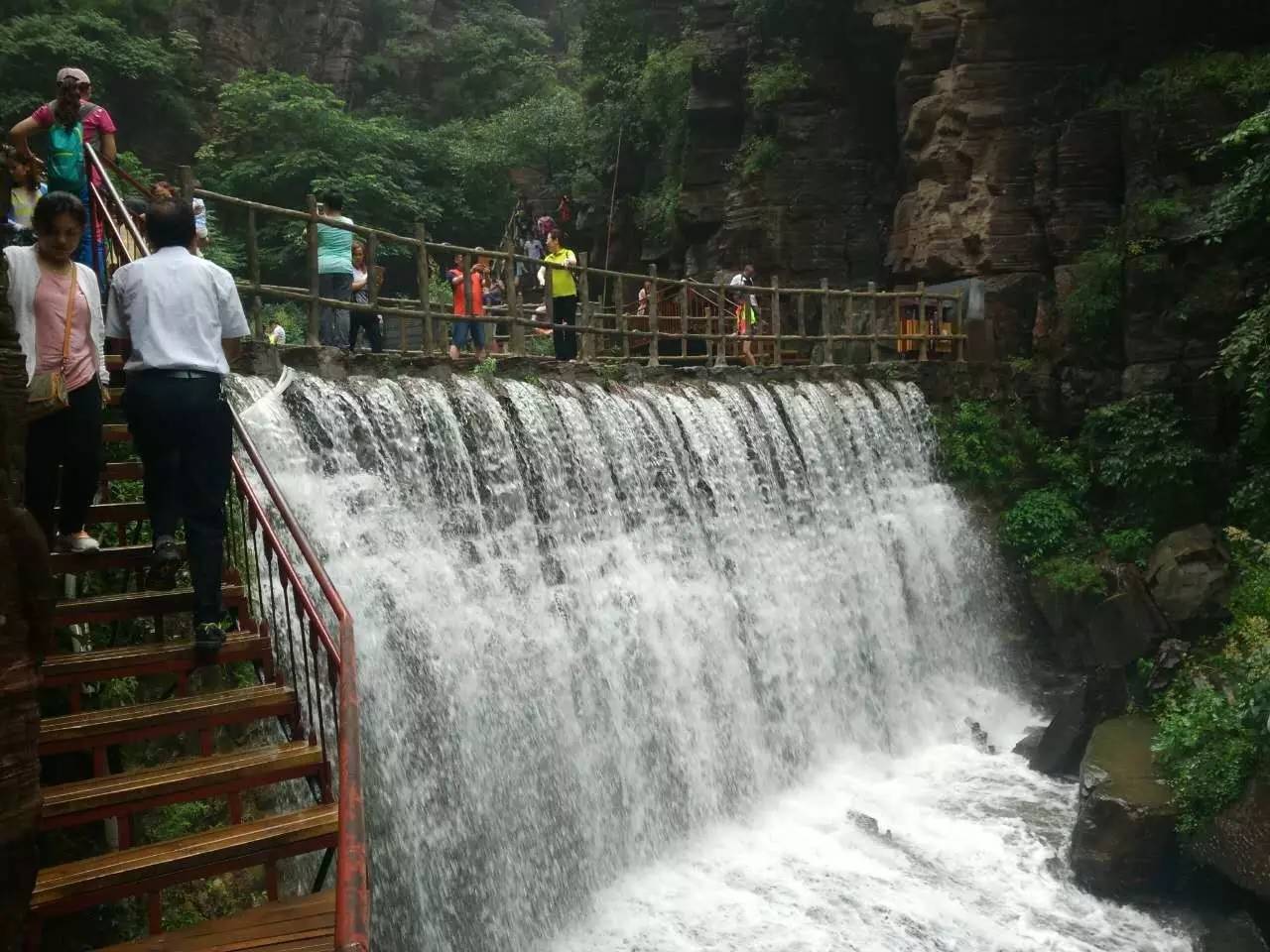 在人间仙境——丹分沟呼吸最纯净的空气,在黑龙潭瀑布下感受水流奔腾