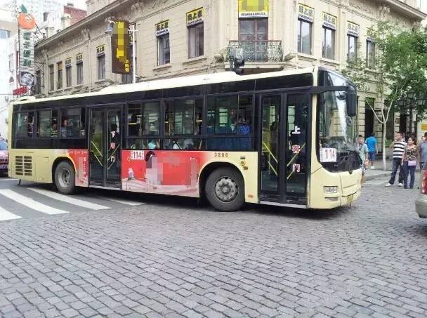 公交车招聘_国大招聘公交车广告图片(3)