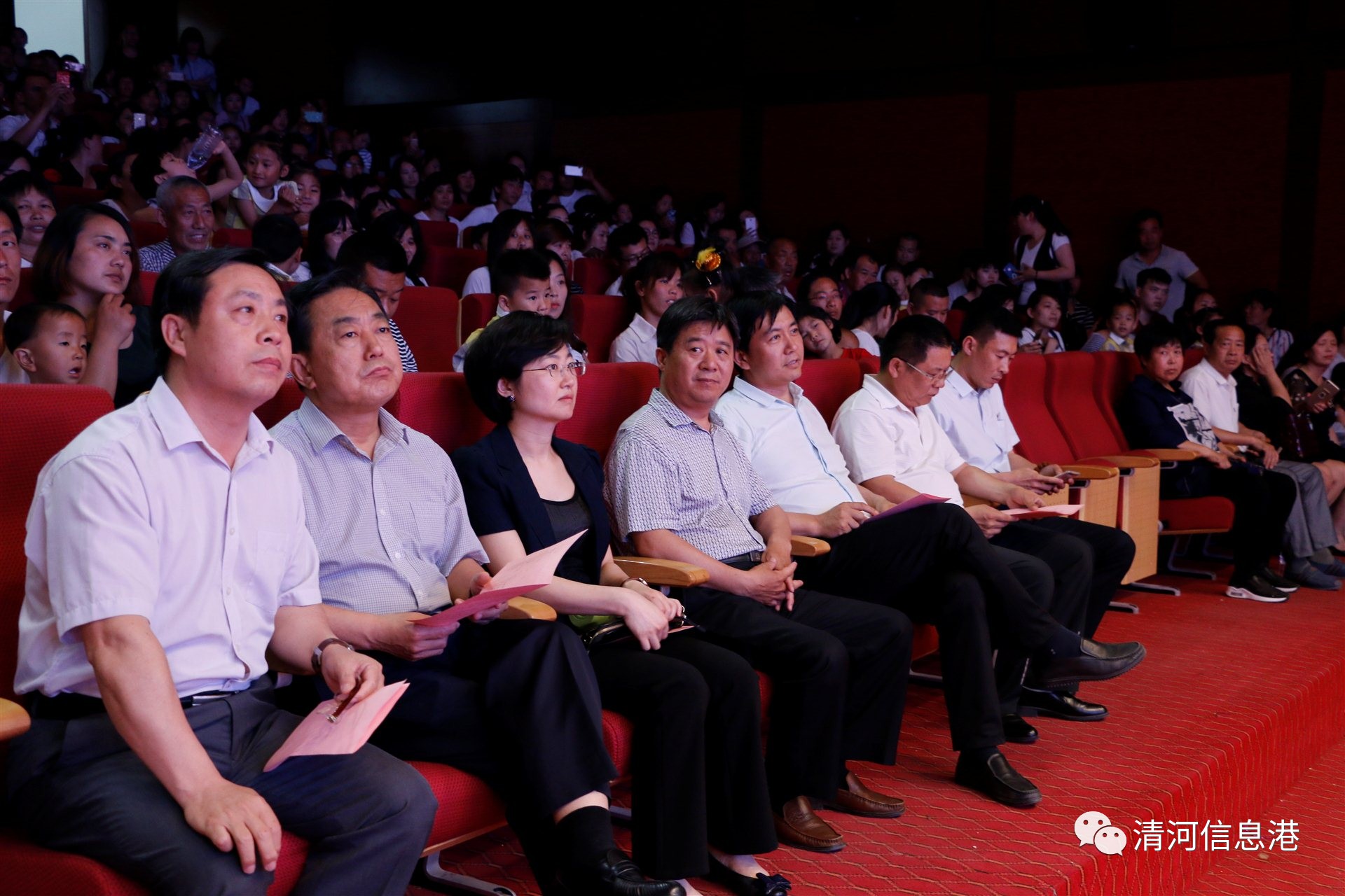 县人大常委会副主任董德双,县政府副县长段丹丹,河北师大附属民族学院