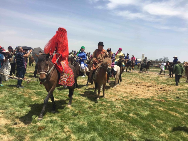 乌审旗举办鄂尔多斯蒙古族民风民俗旅游风情节
