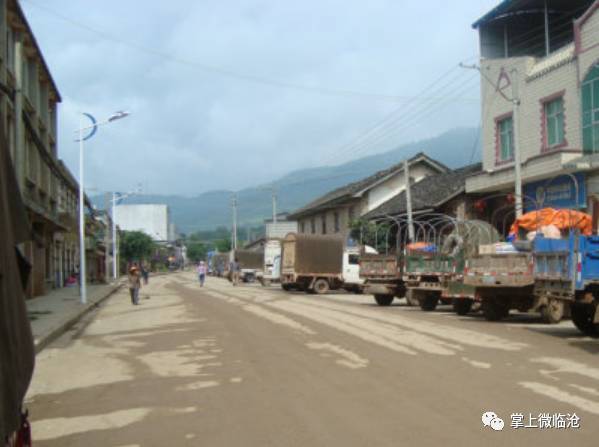 >>>>勐捧镇地域内多属喀斯特地貌,地势北高南低,境内山峦起伏,丘陵