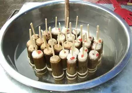 竹筒粽子1而在云南的少数民族中,粽子也是五花八门,风情万种.