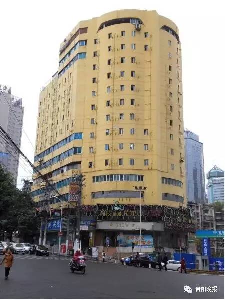 市轨道公司获悉,在耗时24个小时的紧张施工后,日前位于贵阳黔灵西路与