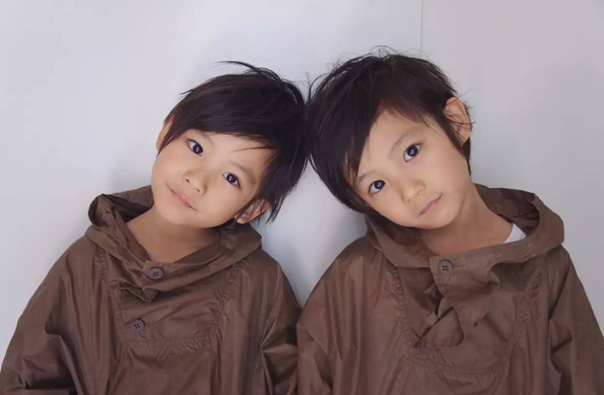 红透ins的日本6岁双胞胎小正太比你男朋友还会穿