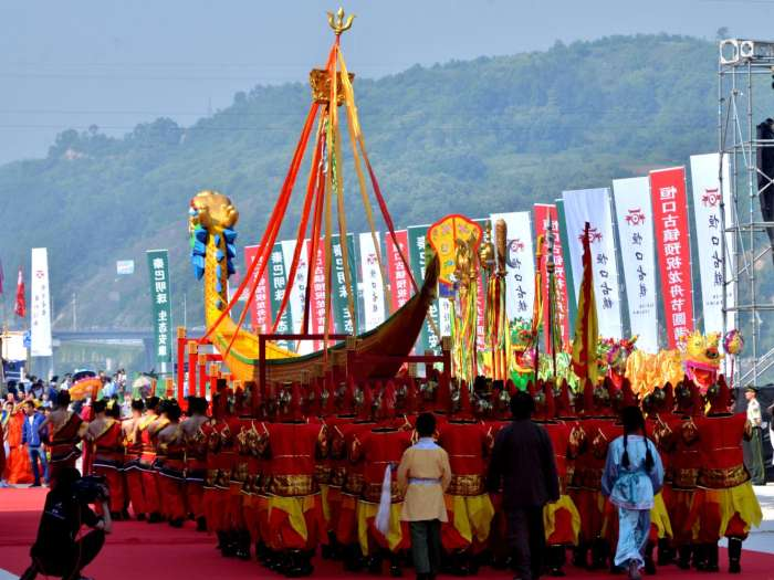 恒口古镇杯第十七届中国安康汉江龙舟文化节开幕