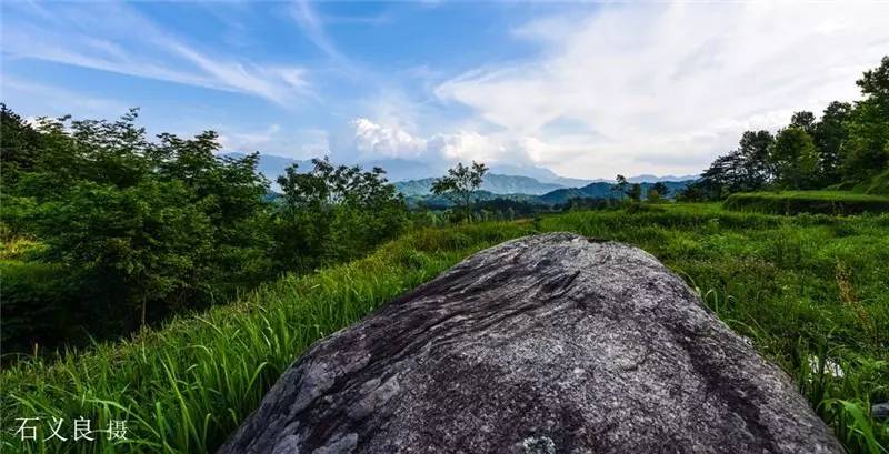 佛顶寨:层层梯田上云间