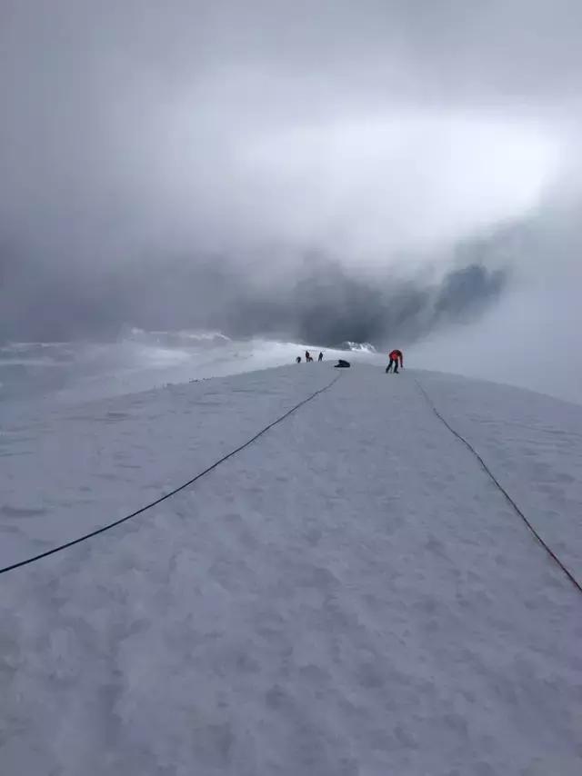 绝美哈巴雪山与泸沽湖的完美碰撞