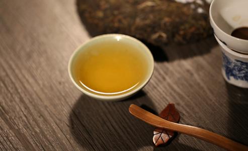 相对于传统普洱茶，生茶为什么不伦不类？