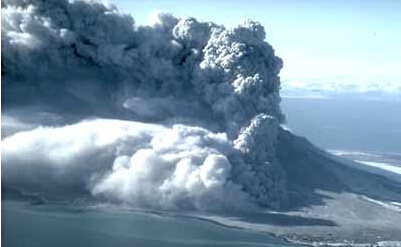 美国阿拉斯加火山爆发