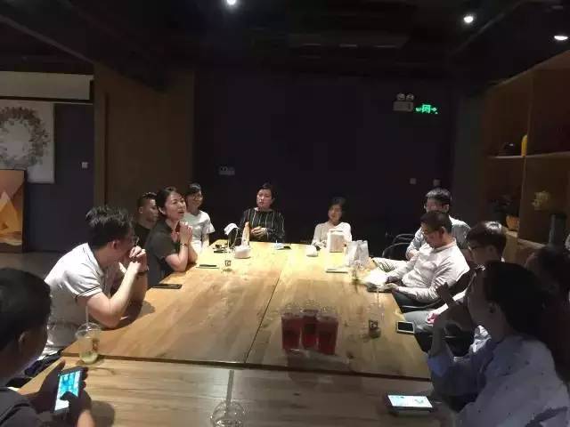 老总们聚会_公司老总聚会图片