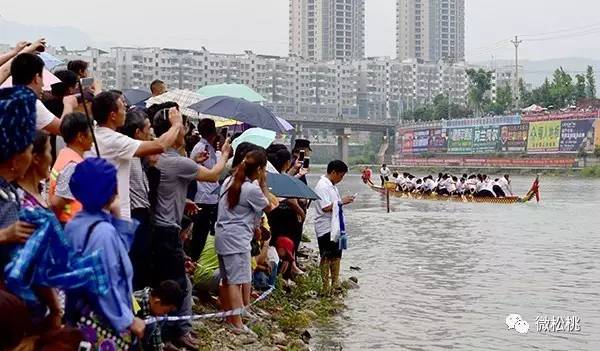 松桃人口多少人_昨晚被刷屏了 几千人涌入松桃这个地方,场面火爆又震撼(2)