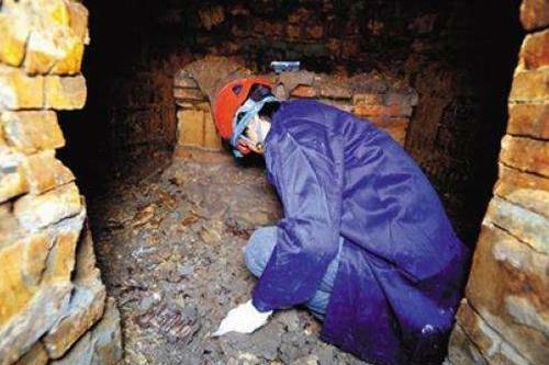 一千年古墓在北京发掘，出土的一块砖，令韩国专家抬不起头！