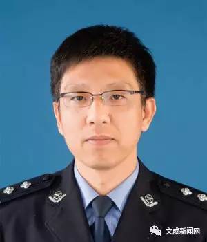 曾任乐清市公安局副局长,温州市公安局法制支队支队长.